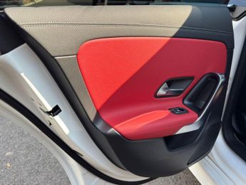 Mercedes-Benz CLA 1.3 CLA180 AMG Line (Premium Plus 2) Coupe 7G-DCT Euro 6 (s/s) 4