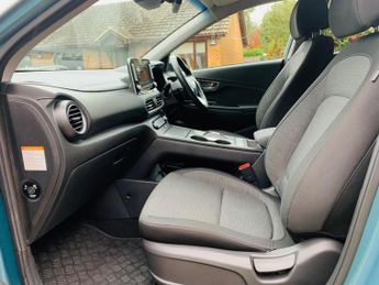 Hyundai KONA 64kWh Premium Auto 5dr (7kW Charger)