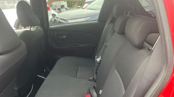 Toyota Yaris 1.5 VVT-h Design E-CVT Euro 6 5dr