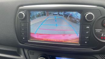 Toyota Yaris 1.5 VVT-h Design E-CVT Euro 6 5dr