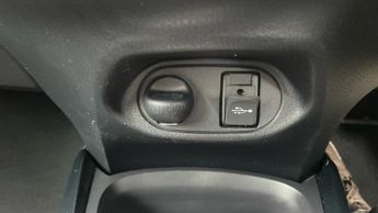 Toyota Yaris 1.5 VVT-h Design E-CVT Euro 6 5dr
