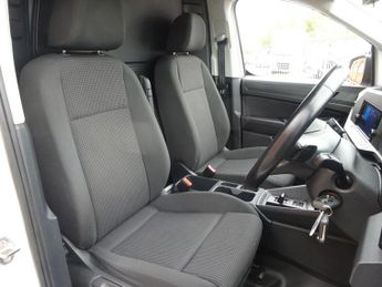 Volkswagen Caddy 2.0 TDI C20 Commerce Plus DSG SWB Euro 6 (s/s) 5dr