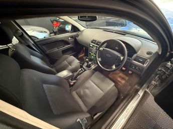 Ford Mondeo 2.0 Ghia 5dr