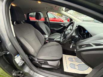 Ford Focus 1.6 Zetec Hatchback 5dr Petrol Powershift Euro 6 (125 ps)