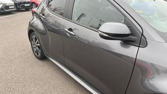 Toyota Yaris 1.5 VVT-h Design E-CVT Euro 6 (s/s) 5dr