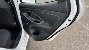 Toyota Yaris 1.5 VVT-h Icon E-CVT Euro 6 (s/s) 5dr