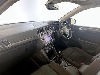 Volkswagen Tiguan 2.0 TDI SEL 4Motion Euro 6 (s/s) 5dr