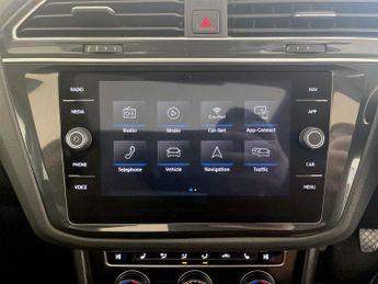 Volkswagen Tiguan 2.0 TDI SEL 4Motion Euro 6 (s/s) 5dr