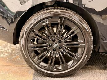 Land Rover Range Rover 4.4 P530 V8 First Edition Auto 4WD Euro 6 (s/s) 5dr