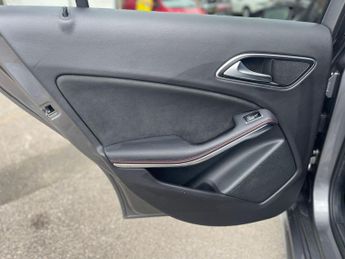 Mercedes-Benz A Class 2.1 A200d AMG Line (Premium) 7G-DCT Euro 6 (s/s) 5dr