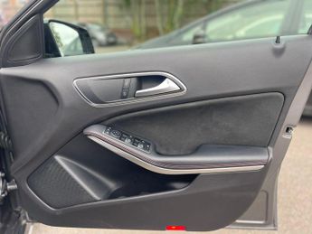 Mercedes-Benz A Class 2.1 A200d AMG Line (Premium) 7G-DCT Euro 6 (s/s) 5dr