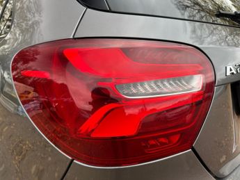 Mercedes-Benz A Class 2.1 A200d AMG Line (Premium) 7G-DCT Euro 6 (s/s) 5dr