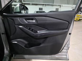 Nissan Qashqai 1.3 DIG-T MHEV Acenta Premium XTRON Euro 6 (s/s) 5dr