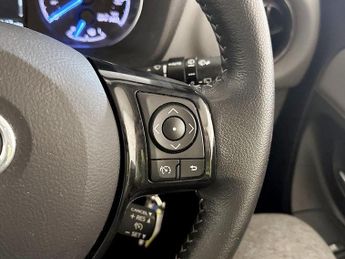 Toyota Yaris 1.0 VVT-i Icon Euro 6 5dr
