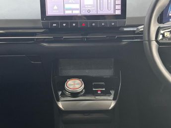 MG MG4 64kWh SE Long Range Auto 5dr