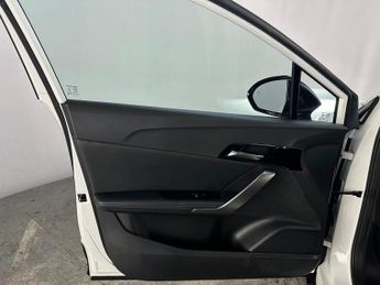 MG MG4 64kWh Trophy Long Range Auto 5dr