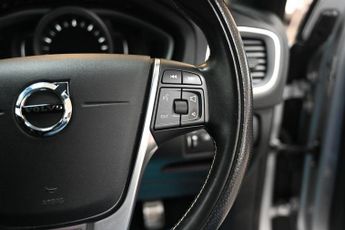 VOLVO V40 1.5 T3 GPF R-Design Pro Hatchback 5dr Petrol Auto Euro 6 (s/s) (