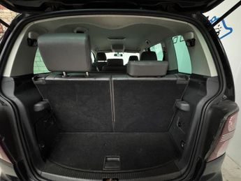 Volkswagen Touran 2.0 TDI Sport DSG 5dr (7 Seats)