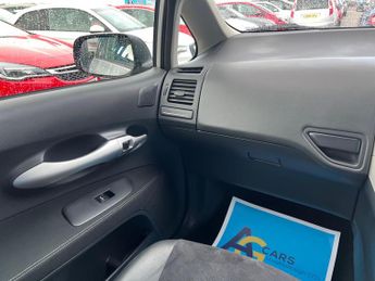 Toyota Auris 1.8 VVT-h T Spirit Hatchback 5dr Petrol Hybrid CVT Euro 5 (s/s)