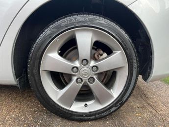 Toyota Auris 1.8 VVT-h T Spirit Hatchback 5dr Petrol Hybrid CVT Euro 5 (s/s)