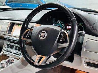 Jaguar XF 2.2d Luxury Sportbrake Auto Euro 5 (s/s) 5dr