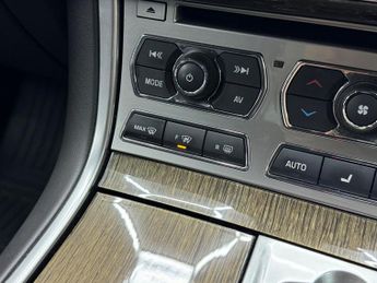 Jaguar XF 2.2d Luxury Auto Euro 5 (s/s) 4dr