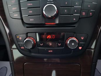 Vauxhall Insignia 2.0 CDTi SE Hatchback 5dr Diesel Manual Euro 5 (160 ps)