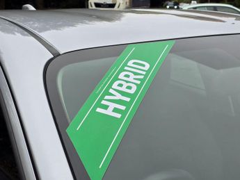 Toyota Yaris 1.5 VVT-h Design E-CVT Euro 6 (s/s) 5dr