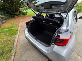 Toyota Yaris 1.5 VVT-h Design E-CVT Euro 6 (s/s) 5dr