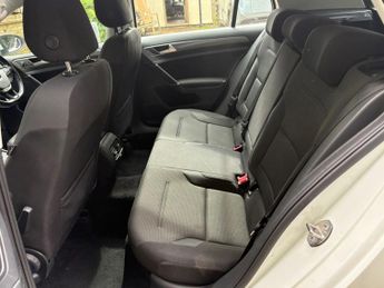 Volkswagen e-Golf 35.8kWh e-Golf Auto 5dr