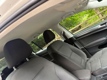 Volkswagen e-Golf 35.8kWh e-Golf Auto 5dr