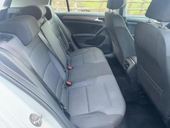 Volkswagen e-Golf 35.8kWh e-Golf Auto 5dr