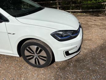 Volkswagen e-Golf 35.8kWh e-Golf Auto 5dr