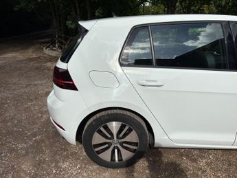 Volkswagen e-Golf 35.8kWh e-Golf Auto 5dr