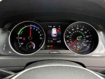Volkswagen e-Golf 35.8kWh e-Golf Auto 5dr