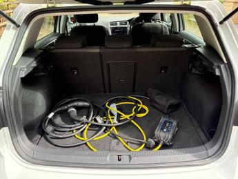 Volkswagen e-Golf 35.8kWh e-Golf Auto 5dr