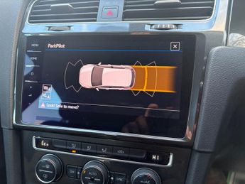 Volkswagen e-Golf 35.8kWh e-Golf Auto 5dr