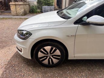 Volkswagen e-Golf 35.8kWh e-Golf Auto 5dr
