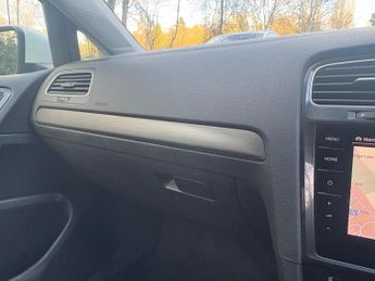 Volkswagen e-Golf 35.8kWh e-Golf Auto 5dr