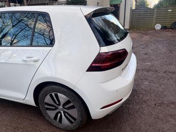 Volkswagen e-Golf 35.8kWh e-Golf Auto 5dr