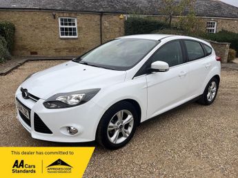 Ford Focus 1.6 Zetec Hatchback 5dr Petrol Powershift Euro 5 (125 ps)