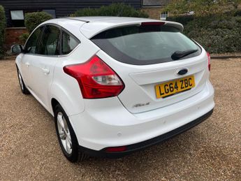 Ford Focus 1.6 Zetec Hatchback 5dr Petrol Powershift Euro 5 (125 ps)