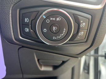 Ford Focus 1.6 Zetec Hatchback 5dr Petrol Powershift Euro 5 (125 ps)