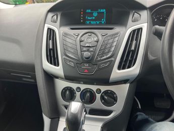 Ford Focus 1.6 Zetec Hatchback 5dr Petrol Powershift Euro 5 (125 ps)