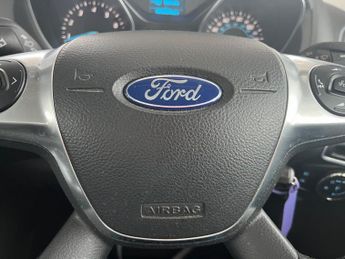 Ford Focus 1.6 Zetec Hatchback 5dr Petrol Powershift Euro 5 (125 ps)