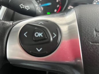 Ford Focus 1.6 Zetec Hatchback 5dr Petrol Powershift Euro 5 (125 ps)