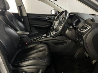 MG MG5 61.1kWh Exclusive Long Range Auto 5dr