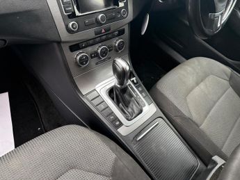 Volkswagen Passat 2.0 TDI BlueMotion Tech Highline DSG Euro 5 (s/s) 5dr