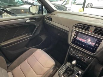 Volkswagen Tiguan 2.0 TSI R-Line SUV 5dr Petrol DSG 4Motion Euro 6 (s/s) (180 ps)