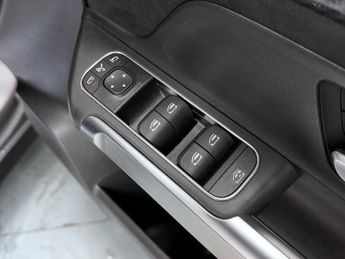 Mercedes-Benz GLB 1.3 GLB200 MHEV AMG Line (Executive) SUV 5dr Petrol Hybrid 7G-DC